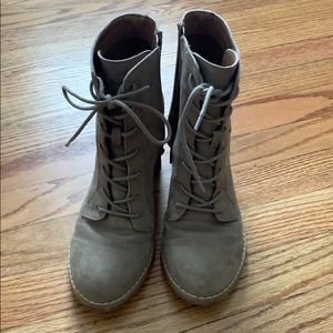 Indigo Rd. Taupe booties